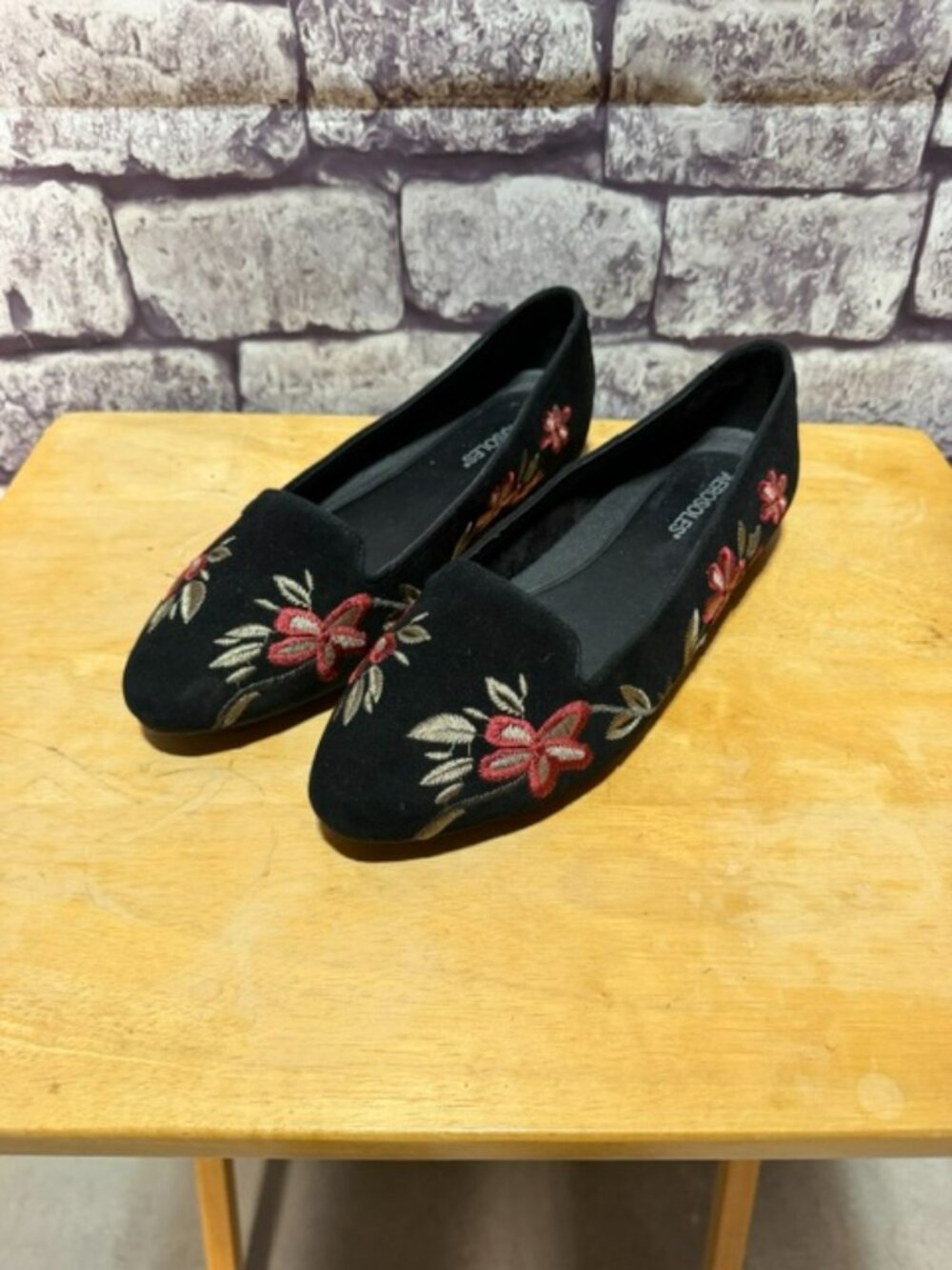 Aerosoles Black, Beige & Pink Slip On Flats Size 9